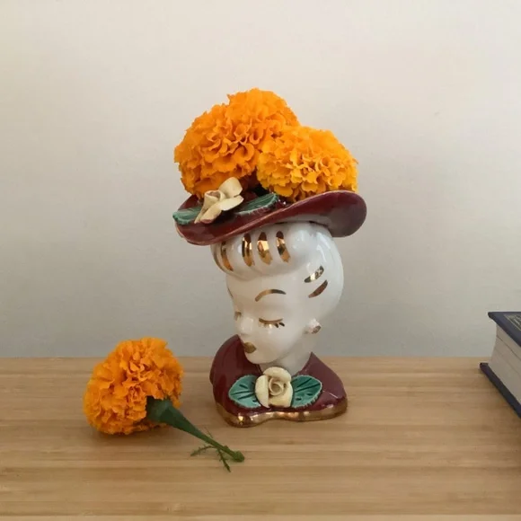 the most charming vintage woman with a hat ceramic vase - Picture 3 of 4